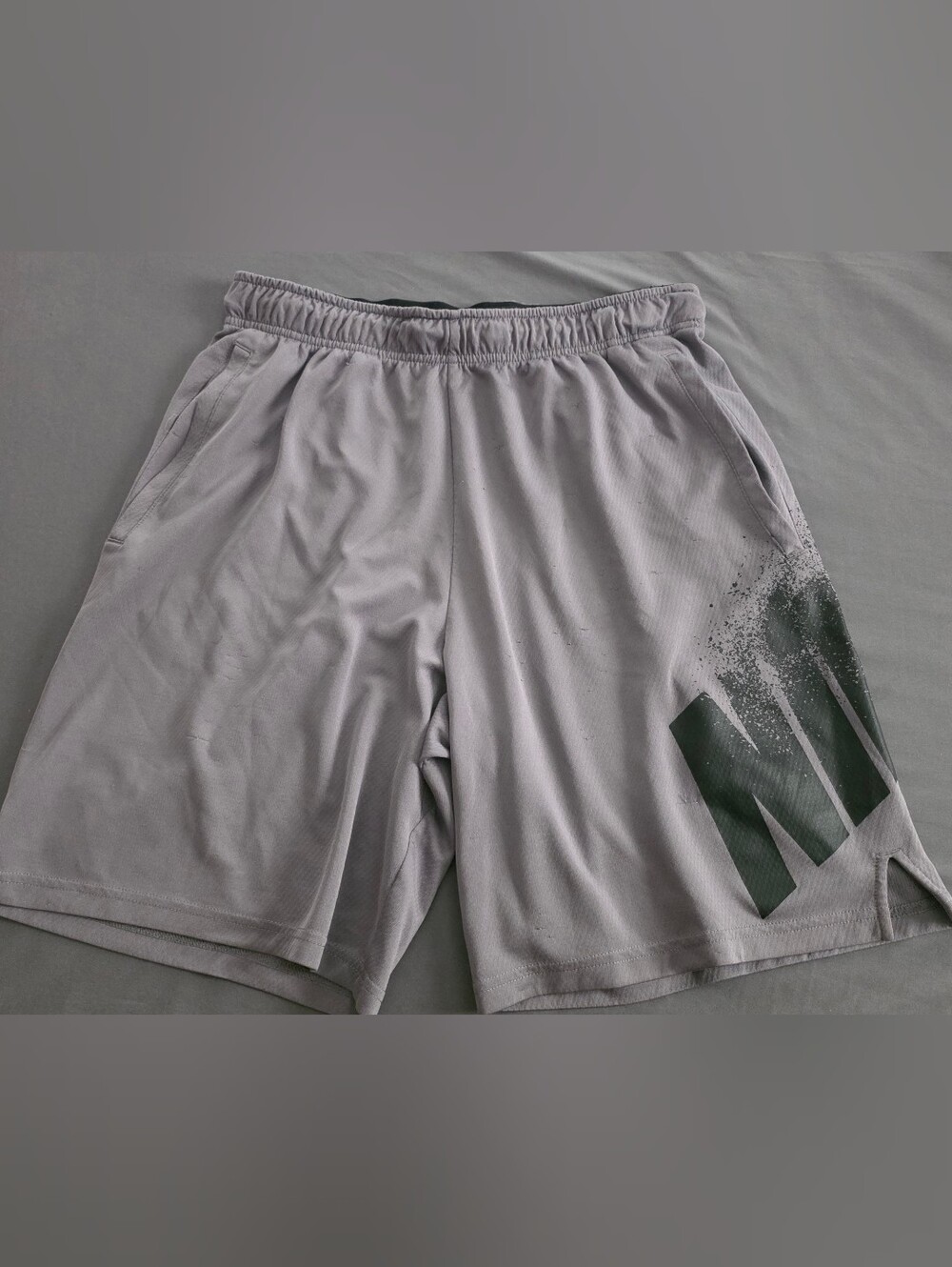 Nike Men’s Gray Athletic Shorts Oversized Distressed Logo Training Gym